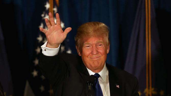 509279044-republican-presidential-candidate-donald-trump-waves-to