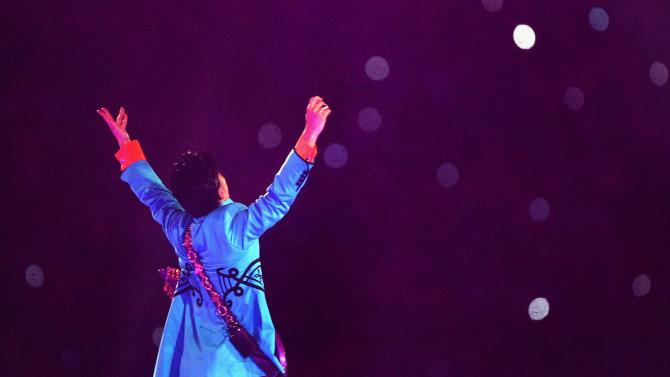 73203077-musician-prince-performs-during-the-pepsi-halftime-show_1