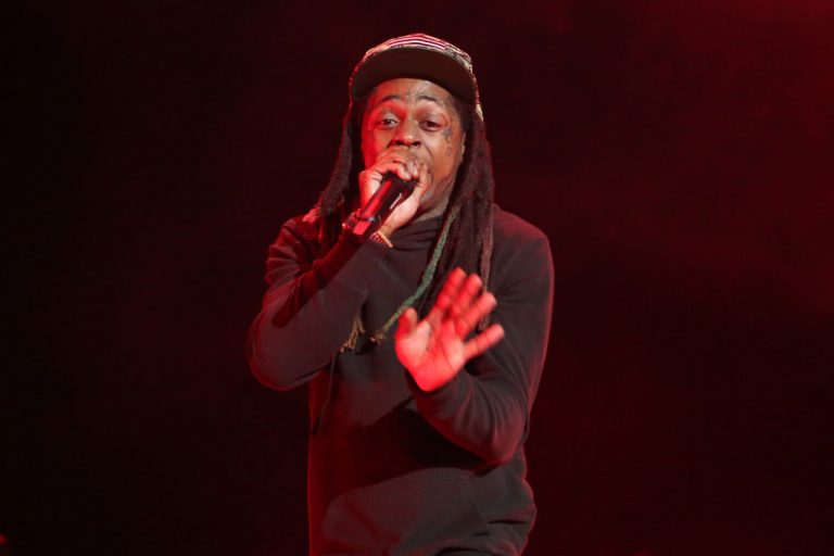 AM BUZZ: Lil Wayne Suffers Seizure Mid-Flight; VH1 To Honor Queen Latifah & More…