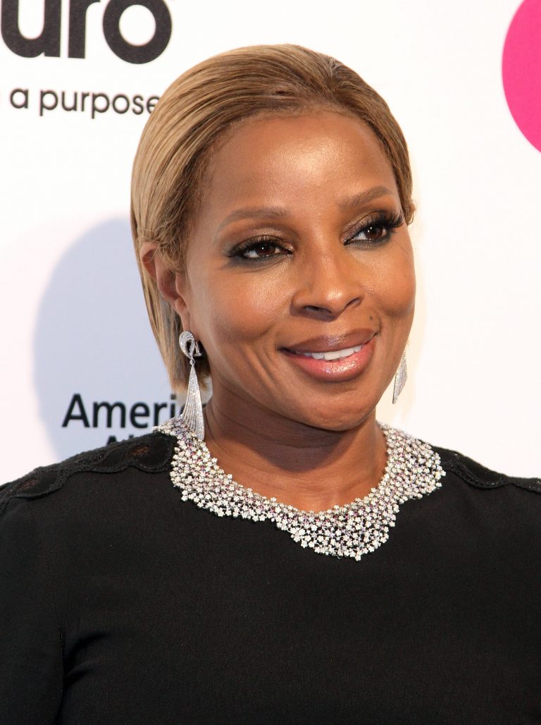 AM BUZZ: Mary J. Blige Sings To Hillary Clinton; Beyonce Tributes Shawty Lo & More…