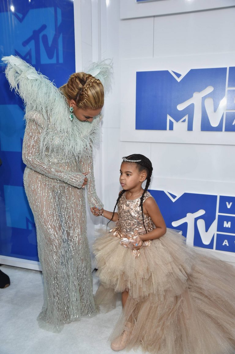 AM BUZZ: Blue Ivy Just Slayed This Photo With Mariah Carey; Lamar Odom Back In Rehab & More..