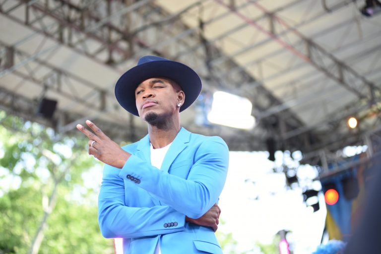 Ne-Yo Knows The Importance Of Picking Out The Perfect Flower
