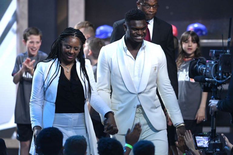 Zion Williamson Praising His Mother For Putting Her Dreams Aside To Help His Is The Only Video You Need To See Today